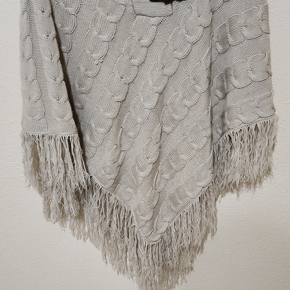 Carolyn Taylor Cream Poncho with Fringe - Picture 11 of 11